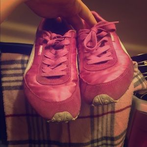 Satin suede pumas in pink